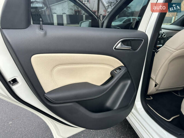 Білий Мерседес Б-клас, об'ємом двигуна 0 л та пробігом 40 тис. км за 13650 $, фото 43 на Automoto.ua