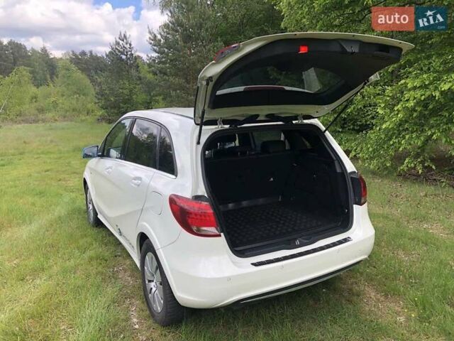 Белый Мерседес Б-класс, объемом двигателя 0 л и пробегом 43 тыс. км за 14800 $, фото 14 на Automoto.ua