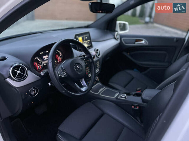 Белый Мерседес Б-класс, объемом двигателя 0 л и пробегом 65 тыс. км за 13900 $, фото 23 на Automoto.ua