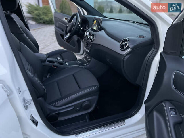 Белый Мерседес Б-класс, объемом двигателя 0 л и пробегом 65 тыс. км за 13900 $, фото 31 на Automoto.ua