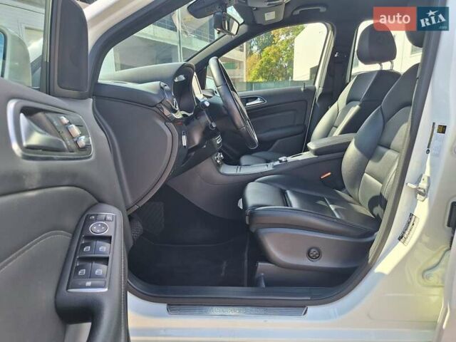 Белый Мерседес Б-класс, объемом двигателя 0 л и пробегом 82 тыс. км за 12300 $, фото 19 на Automoto.ua