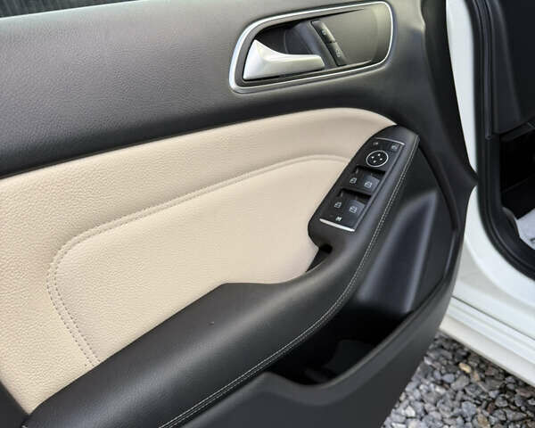 Білий Мерседес Б-клас, об'ємом двигуна 0 л та пробігом 60 тис. км за 10999 $, фото 22 на Automoto.ua