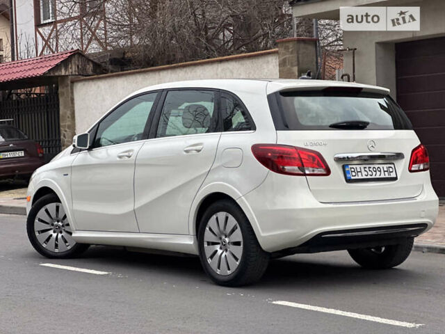 Білий Мерседес Б-клас, об'ємом двигуна 0 л та пробігом 47 тис. км за 13500 $, фото 2 на Automoto.ua