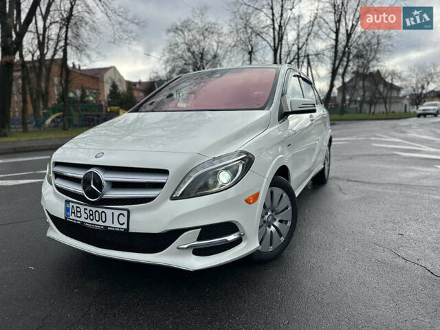 Белый Мерседес Б-класс, объемом двигателя 0 л и пробегом 40 тыс. км за 13750 $, фото 3 на Automoto.ua