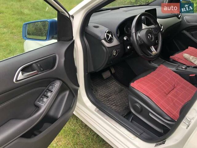 Белый Мерседес Б-класс, объемом двигателя 0 л и пробегом 43 тыс. км за 14800 $, фото 21 на Automoto.ua