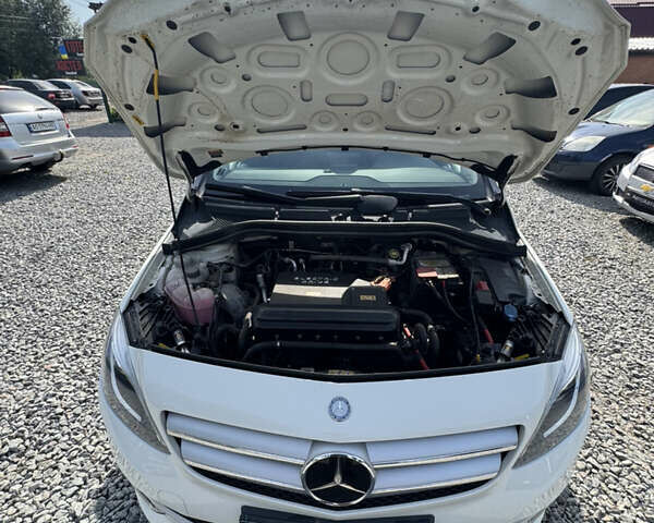 Белый Мерседес Б-класс, объемом двигателя 0 л и пробегом 117 тыс. км за 14500 $, фото 12 на Automoto.ua