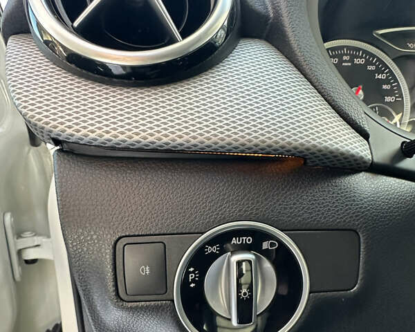 Білий Мерседес Б-клас, об'ємом двигуна 0 л та пробігом 68 тис. км за 13300 $, фото 28 на Automoto.ua