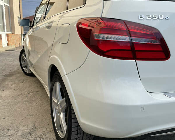 Мерседес Б-класс 2017 в Виннице на Automoto.ua Белый Мерседес Б-класс, объемом двигателя 0 л и пробегом 64 тыс. км за 10500 $, фото 8 на Automoto.ua