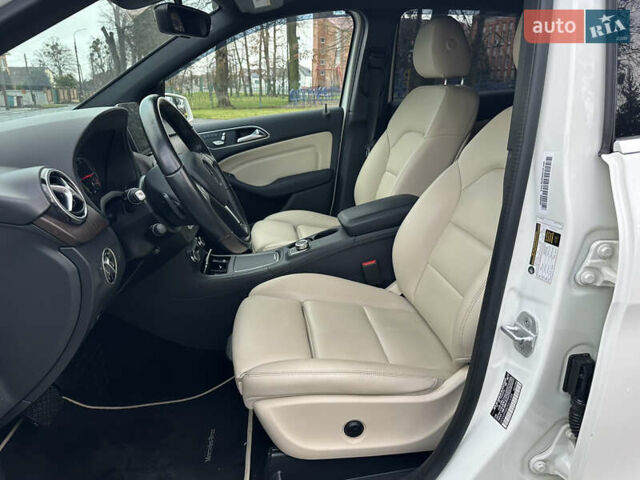 Белый Мерседес Б-класс, объемом двигателя 0 л и пробегом 40 тыс. км за 13699 $, фото 41 на Automoto.ua