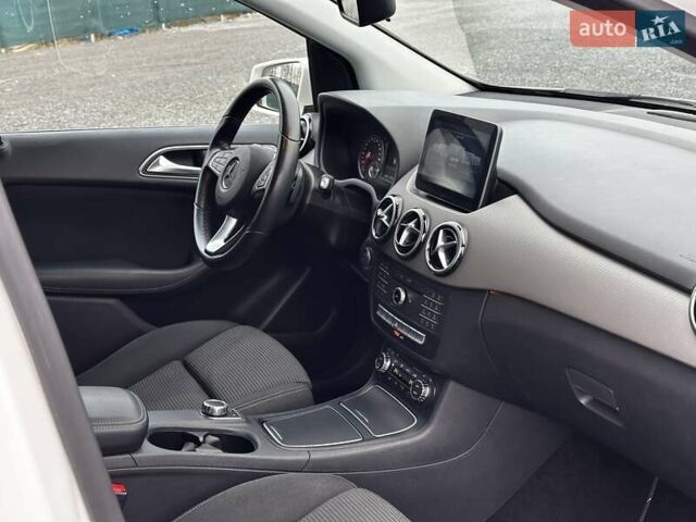 Белый Мерседес Б-класс, объемом двигателя 0 л и пробегом 47 тыс. км за 10699 $, фото 41 на Automoto.ua