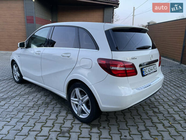 Белый Мерседес Б-класс, объемом двигателя 0 л и пробегом 65 тыс. км за 13900 $, фото 6 на Automoto.ua