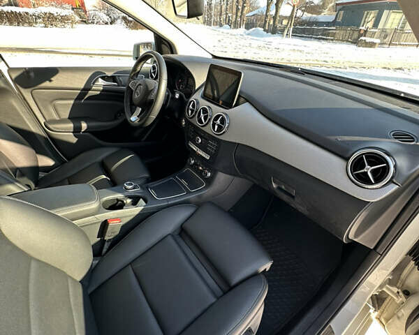 Білий Мерседес Б-клас, об'ємом двигуна 0 л та пробігом 68 тис. км за 13300 $, фото 18 на Automoto.ua