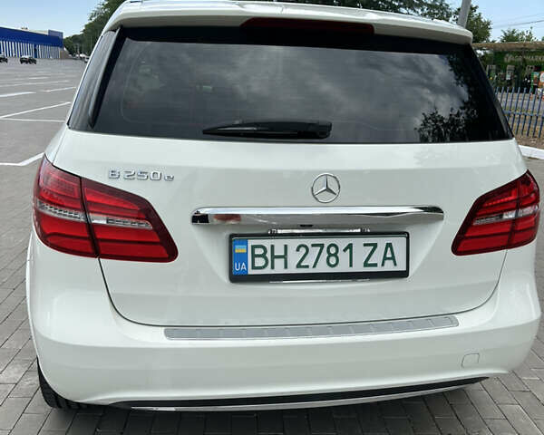 Белый Мерседес Б-класс, объемом двигателя 0 л и пробегом 74 тыс. км за 13500 $, фото 5 на Automoto.ua