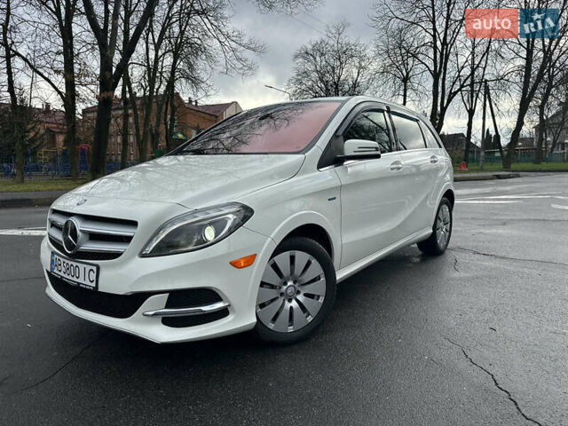 Белый Мерседес Б-класс, объемом двигателя 0 л и пробегом 40 тыс. км за 13750 $, фото 5 на Automoto.ua