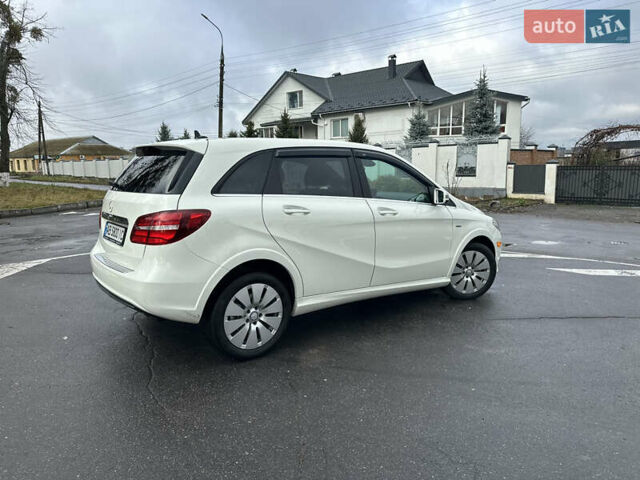 Белый Мерседес Б-класс, объемом двигателя 0 л и пробегом 40 тыс. км за 13750 $, фото 11 на Automoto.ua