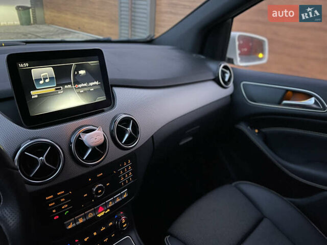 Белый Мерседес Б-класс, объемом двигателя 0 л и пробегом 65 тыс. км за 13900 $, фото 47 на Automoto.ua