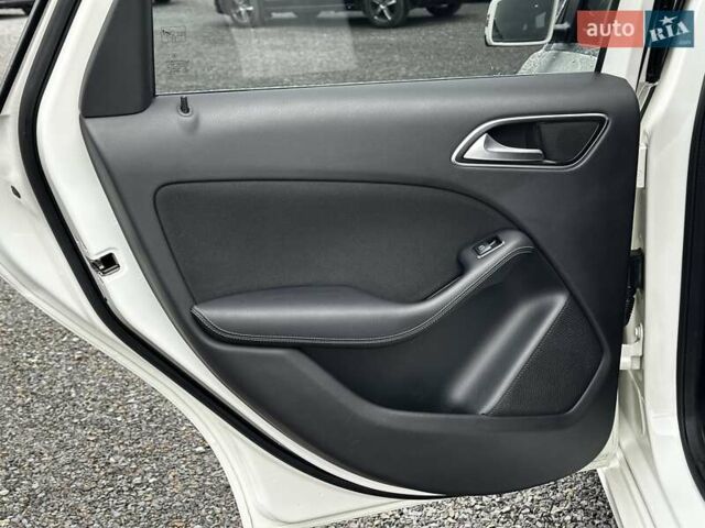 Белый Мерседес Б-класс, объемом двигателя 0 л и пробегом 47 тыс. км за 10699 $, фото 38 на Automoto.ua