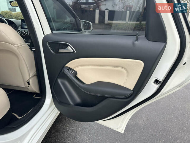 Белый Мерседес Б-класс, объемом двигателя 0 л и пробегом 40 тыс. км за 13750 $, фото 48 на Automoto.ua