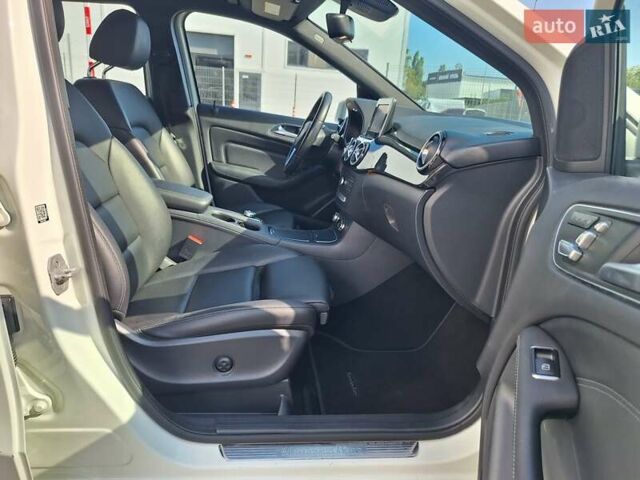 Белый Мерседес Б-класс, объемом двигателя 0 л и пробегом 82 тыс. км за 12300 $, фото 32 на Automoto.ua