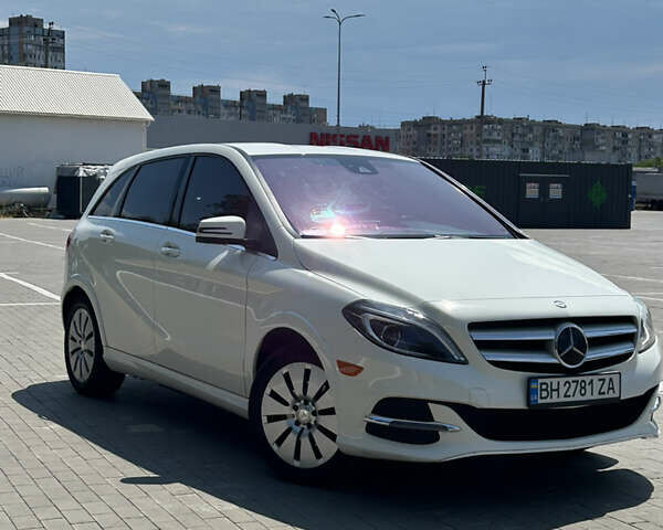 Белый Мерседес Б-класс, объемом двигателя 0 л и пробегом 74 тыс. км за 13500 $, фото 9 на Automoto.ua