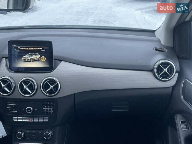 Белый Мерседес Б-класс, объемом двигателя 1.5 л и пробегом 70 тыс. км за 17900 $, фото 29 на Automoto.ua