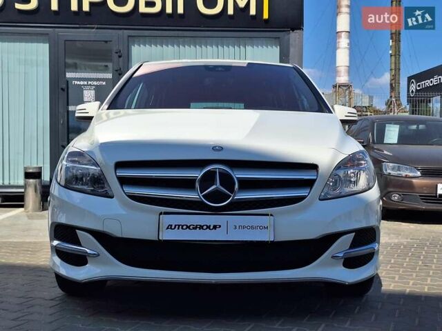 Белый Мерседес Б-класс, объемом двигателя 0 л и пробегом 82 тыс. км за 12300 $, фото 2 на Automoto.ua