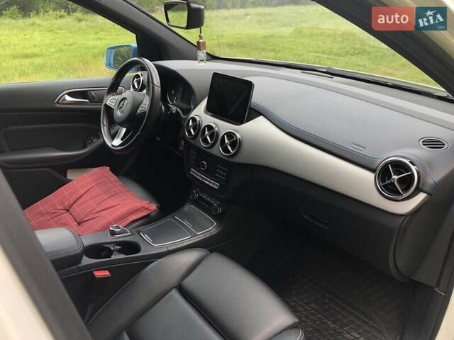 Белый Мерседес Б-класс, объемом двигателя 0 л и пробегом 43 тыс. км за 14800 $, фото 22 на Automoto.ua