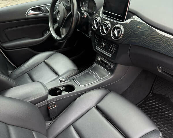 Белый Мерседес Б-класс, объемом двигателя 0 л и пробегом 77 тыс. км за 12900 $, фото 7 на Automoto.ua