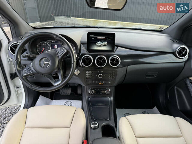 Білий Мерседес Б-клас, об'ємом двигуна 0 л та пробігом 60 тис. км за 10999 $, фото 20 на Automoto.ua