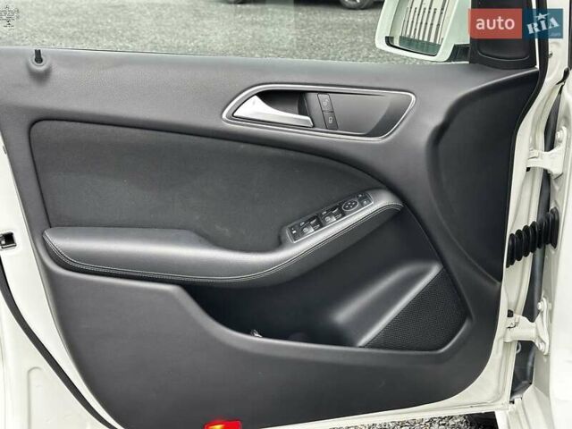 Белый Мерседес Б-класс, объемом двигателя 0 л и пробегом 47 тыс. км за 10699 $, фото 19 на Automoto.ua