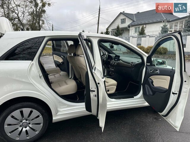 Білий Мерседес Б-клас, об'ємом двигуна 0 л та пробігом 40 тис. км за 13650 $, фото 65 на Automoto.ua