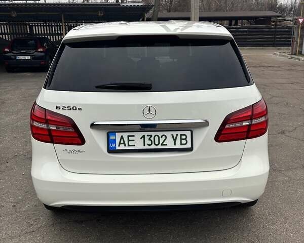 Білий Мерседес Б-клас, об'ємом двигуна 0 л та пробігом 56 тис. км за 11999 $, фото 16 на Automoto.ua
