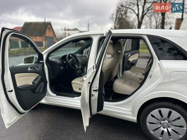 Белый Мерседес Б-класс, объемом двигателя 0 л и пробегом 40 тыс. км за 13699 $, фото 63 на Automoto.ua