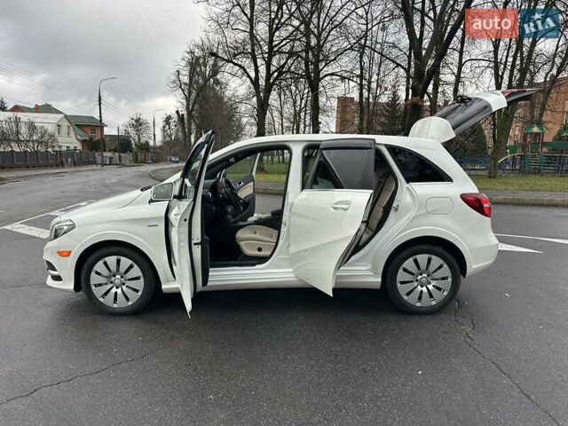 Белый Мерседес Б-класс, объемом двигателя 0 л и пробегом 40 тыс. км за 13750 $, фото 62 на Automoto.ua