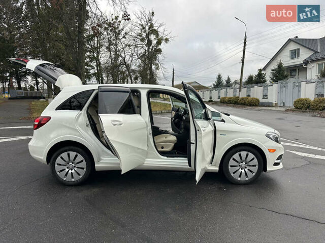 Белый Мерседес Б-класс, объемом двигателя 0 л и пробегом 40 тыс. км за 13750 $, фото 66 на Automoto.ua