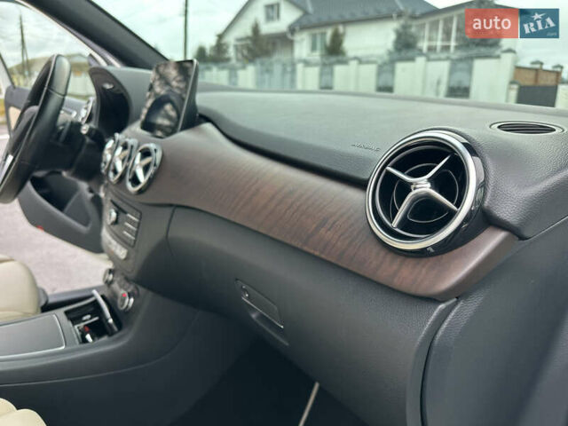 Белый Мерседес Б-класс, объемом двигателя 0 л и пробегом 40 тыс. км за 13750 $, фото 57 на Automoto.ua