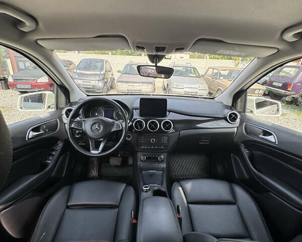 Белый Мерседес Б-класс, объемом двигателя 0 л и пробегом 117 тыс. км за 14500 $, фото 9 на Automoto.ua