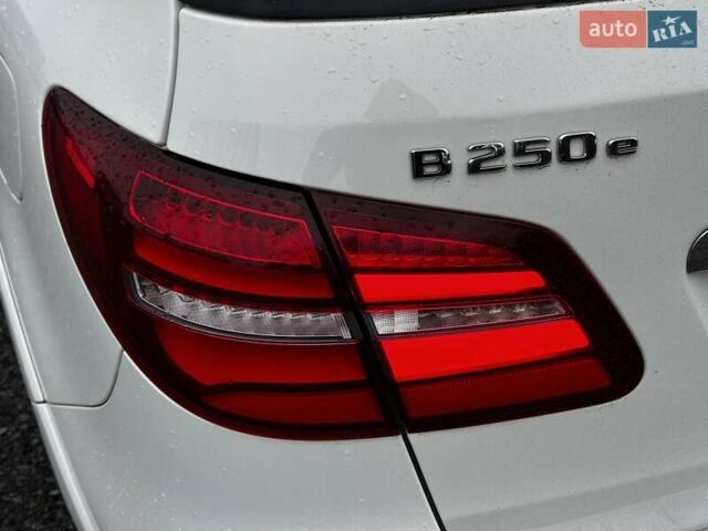 Белый Мерседес Б-класс, объемом двигателя 0 л и пробегом 47 тыс. км за 10699 $, фото 9 на Automoto.ua