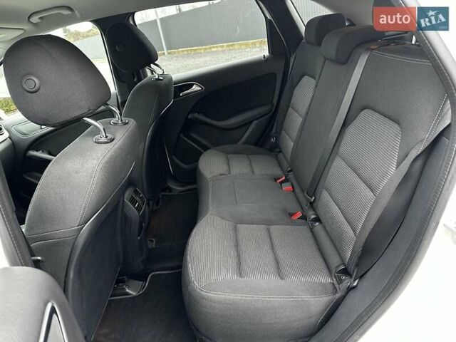 Белый Мерседес Б-класс, объемом двигателя 0 л и пробегом 47 тыс. км за 10699 $, фото 39 на Automoto.ua