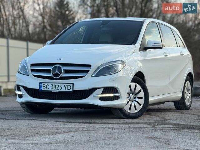 Белый Мерседес Б-класс, объемом двигателя 0 л и пробегом 60 тыс. км за 10799 $, фото 3 на Automoto.ua