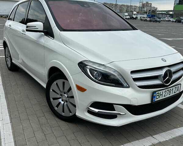 Белый Мерседес Б-класс, объемом двигателя 0 л и пробегом 74 тыс. км за 13500 $, фото 2 на Automoto.ua