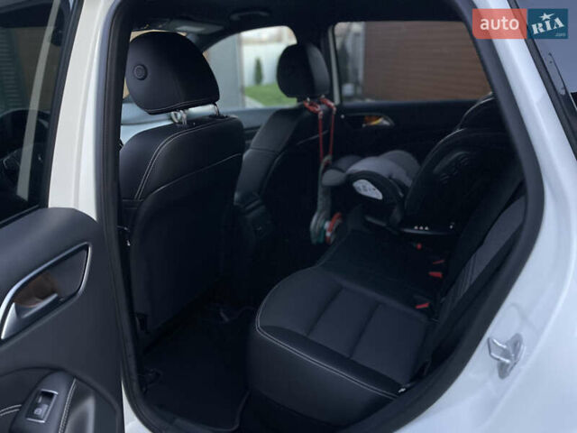 Белый Мерседес Б-класс, объемом двигателя 0 л и пробегом 65 тыс. км за 13900 $, фото 28 на Automoto.ua