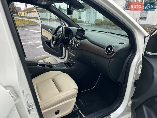 Белый Мерседес Б-класс, объемом двигателя 0 л и пробегом 40 тыс. км за 13750 $, фото 55 на Automoto.ua