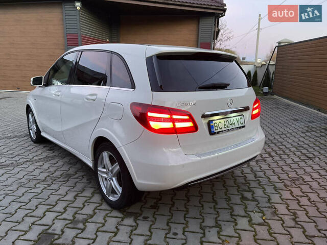 Белый Мерседес Б-класс, объемом двигателя 0 л и пробегом 65 тыс. км за 13900 $, фото 43 на Automoto.ua