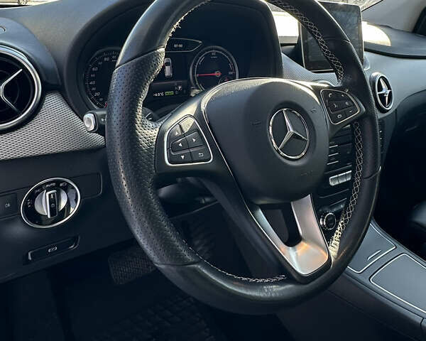 Білий Мерседес Б-клас, об'ємом двигуна 0 л та пробігом 68 тис. км за 13300 $, фото 26 на Automoto.ua