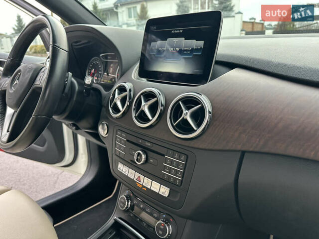 Белый Мерседес Б-класс, объемом двигателя 0 л и пробегом 40 тыс. км за 13750 $, фото 58 на Automoto.ua