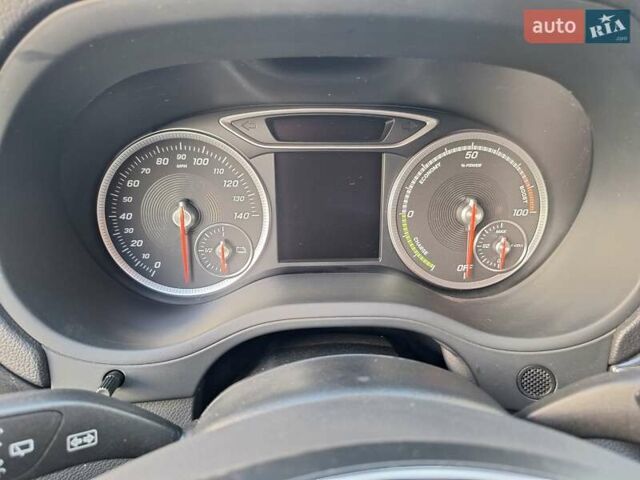 Белый Мерседес Б-класс, объемом двигателя 0 л и пробегом 82 тыс. км за 12300 $, фото 55 на Automoto.ua