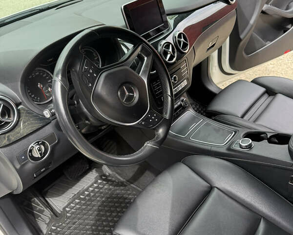 Белый Мерседес Б-класс, объемом двигателя 0 л и пробегом 77 тыс. км за 12900 $, фото 8 на Automoto.ua