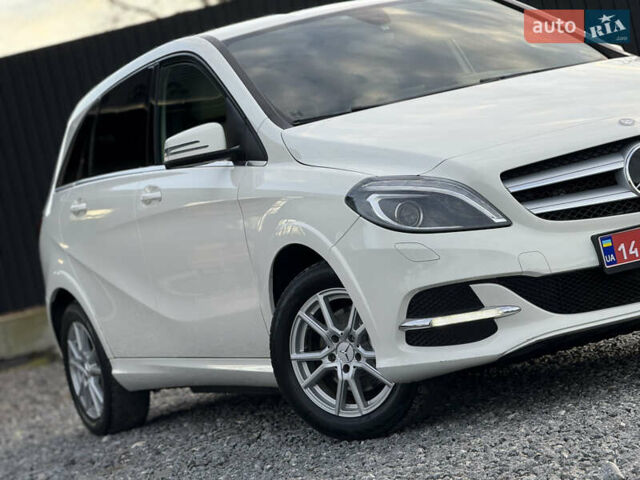 Білий Мерседес Б-клас, об'ємом двигуна 0 л та пробігом 60 тис. км за 10999 $, фото 5 на Automoto.ua