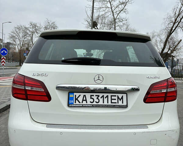 Белый Мерседес Б-класс, объемом двигателя 1.99 л и пробегом 60 тыс. км за 17200 $, фото 6 на Automoto.ua